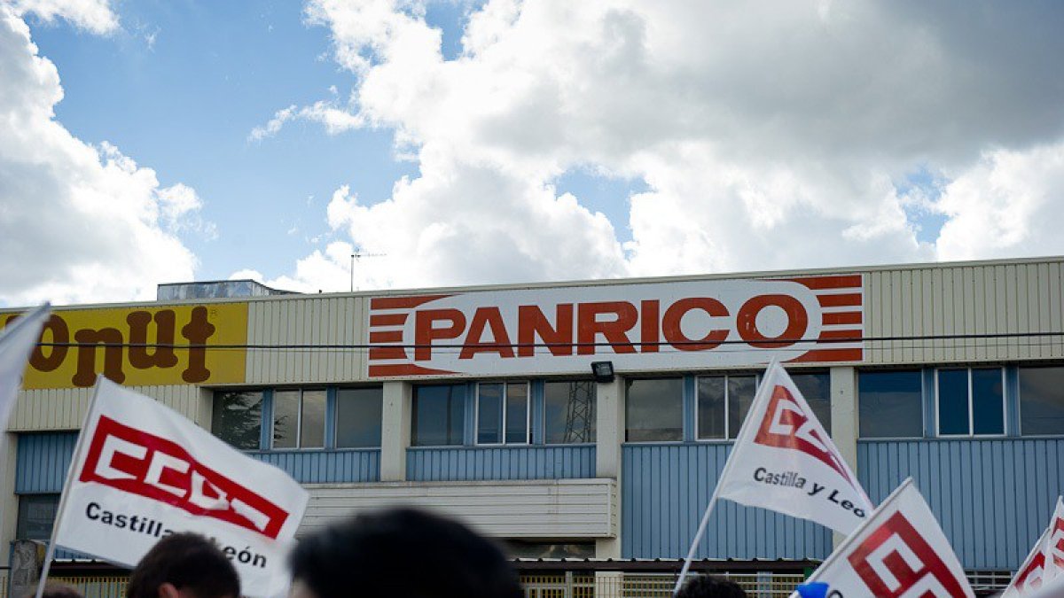 Archivo - Protesta de sindicatos ante las instalaciones de la antigua Panrico (actual Bimbo).