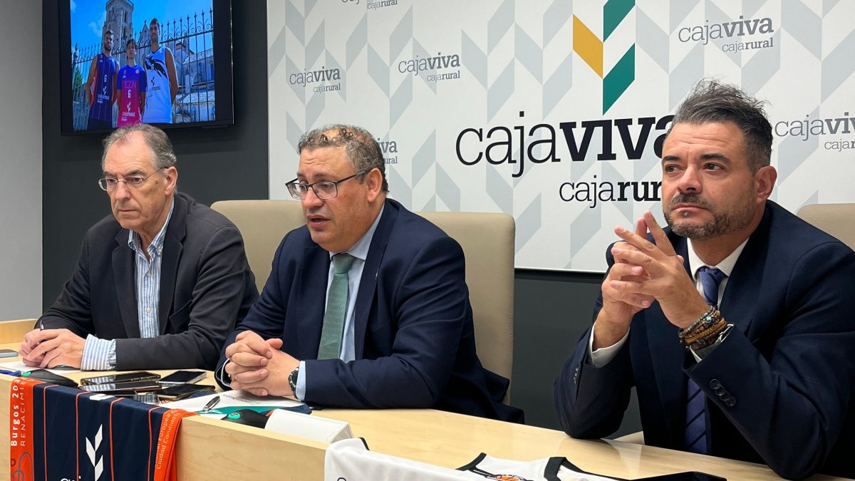 Germán Martínez (centro) destacó el impacto del deporte en la formación de los jóvenes.