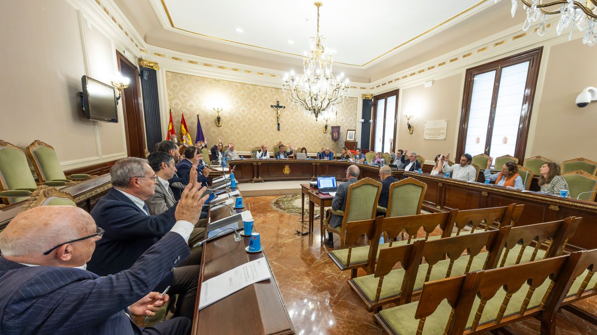 Una de las votaciones que tuvieron lugar en el Pleno ordinario de la Diputación