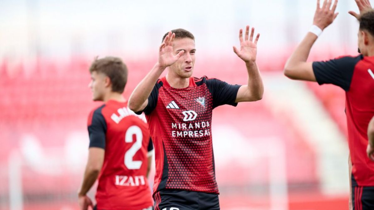 El centrocampista Pablo Tomeo fue el autor del gol que le otorga los tres puntos al Mirandés.