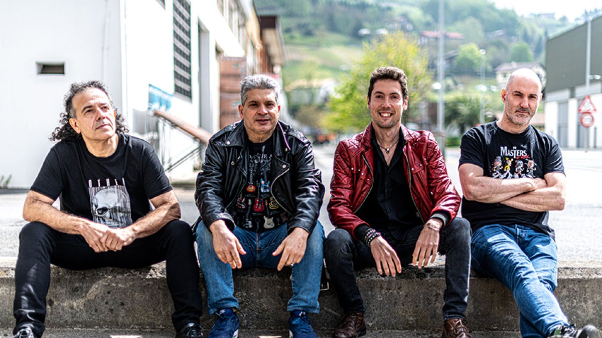 Félix Lasa, Toño Rodríguez, Mikel Lazkano e Ibi Sagarna, la actual formación de Leize, continúan celebrando el 40 aniversario de la banda.