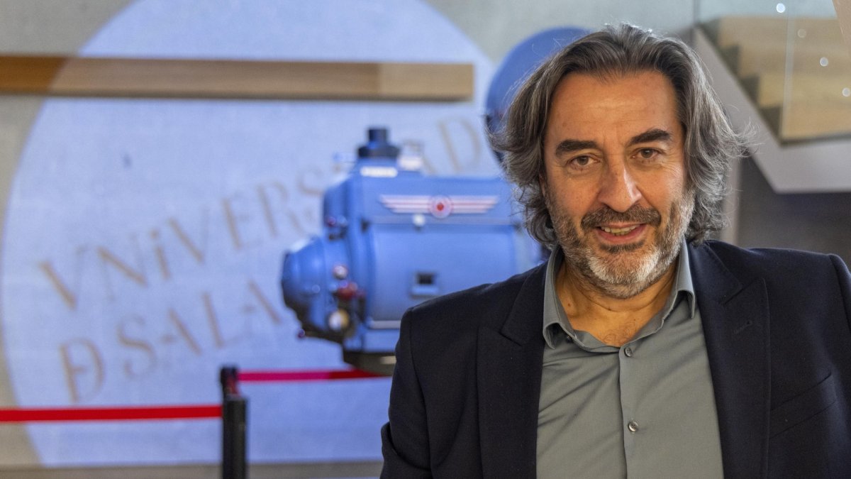 Javier Panera, director del servicio de actividades culturales de la USAL apuesta este cuatrimestre por una programación cultural de contrapuntos, reflexionando en torno a la historia, al presente y al futuro.