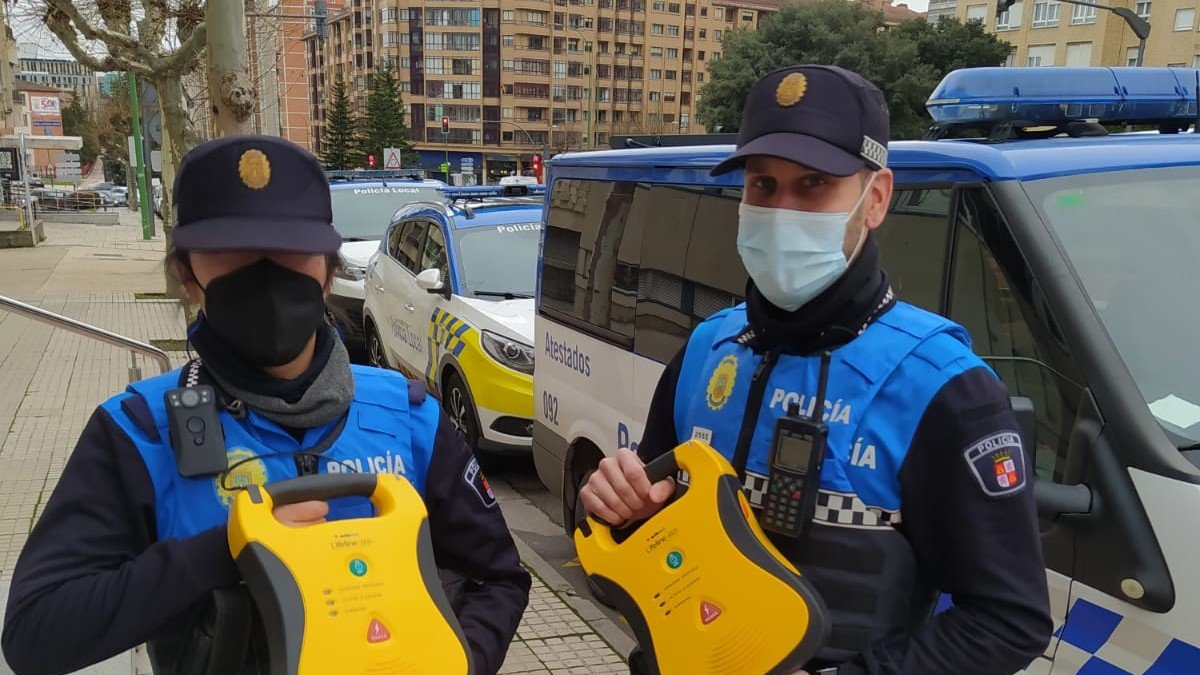 La Policía Local incorporó dos desfibriladores a sus medios de patrulla a principios de enero de 2022.