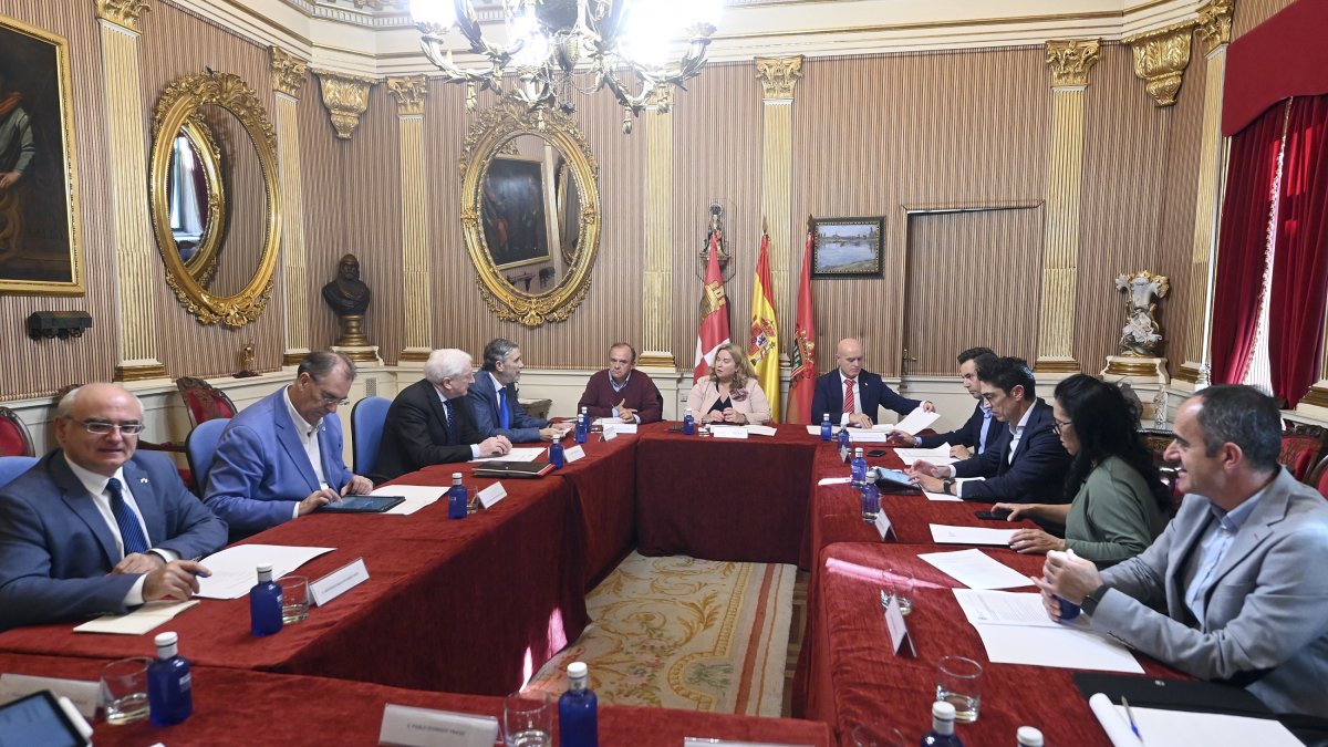 Reunión de constitución del Consejo Municipal de Industria de Burgos.