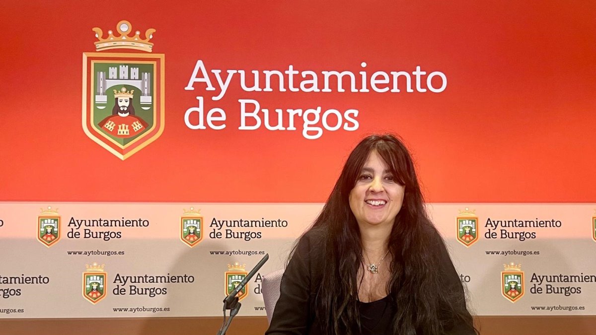 La concejal socialista, Virginia Escudero, durante su comparencia este lunes.