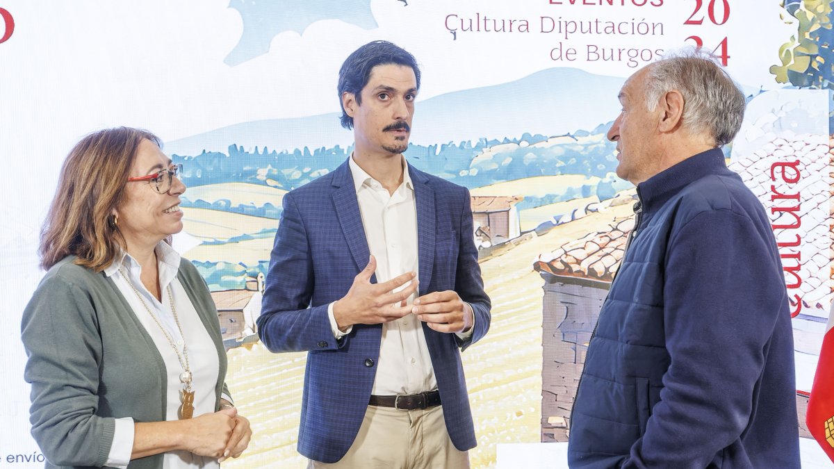 Raquel Contreras, Félix Yáñez y Víctor Angulo en la presentación del encuentro.