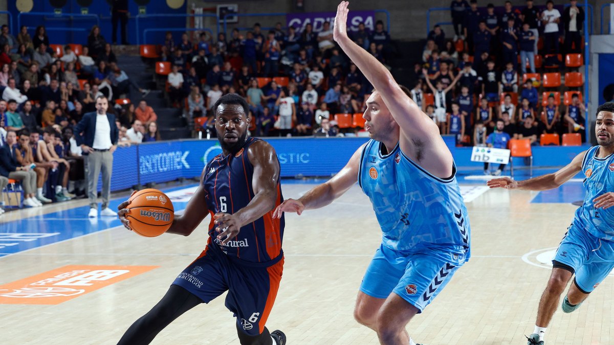 Mo Soluade, durante el partido contra el Palencia.