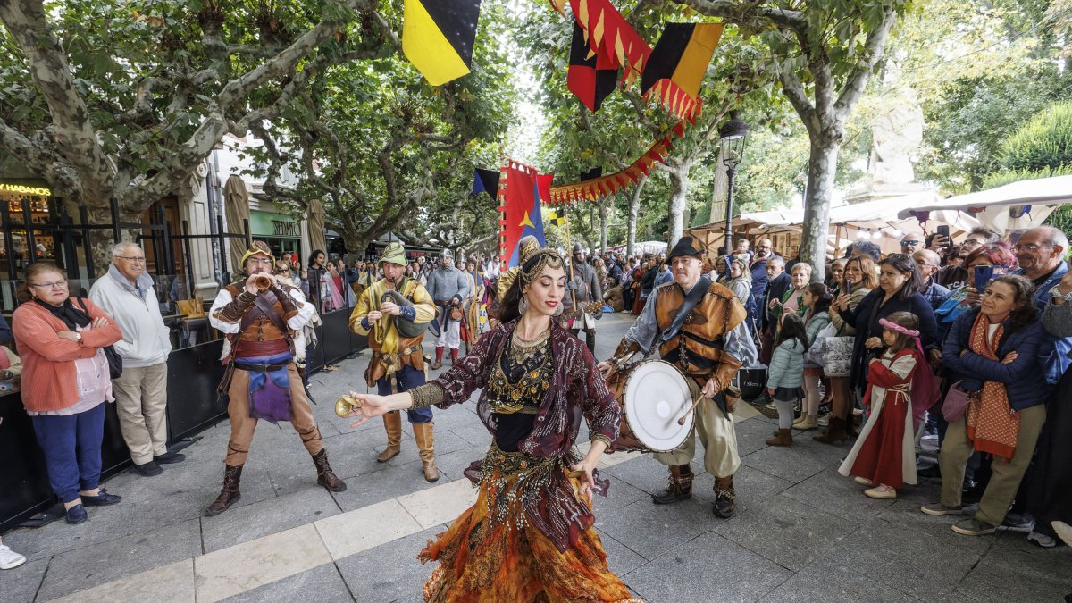 Los bailes gustaron a los asistentes.