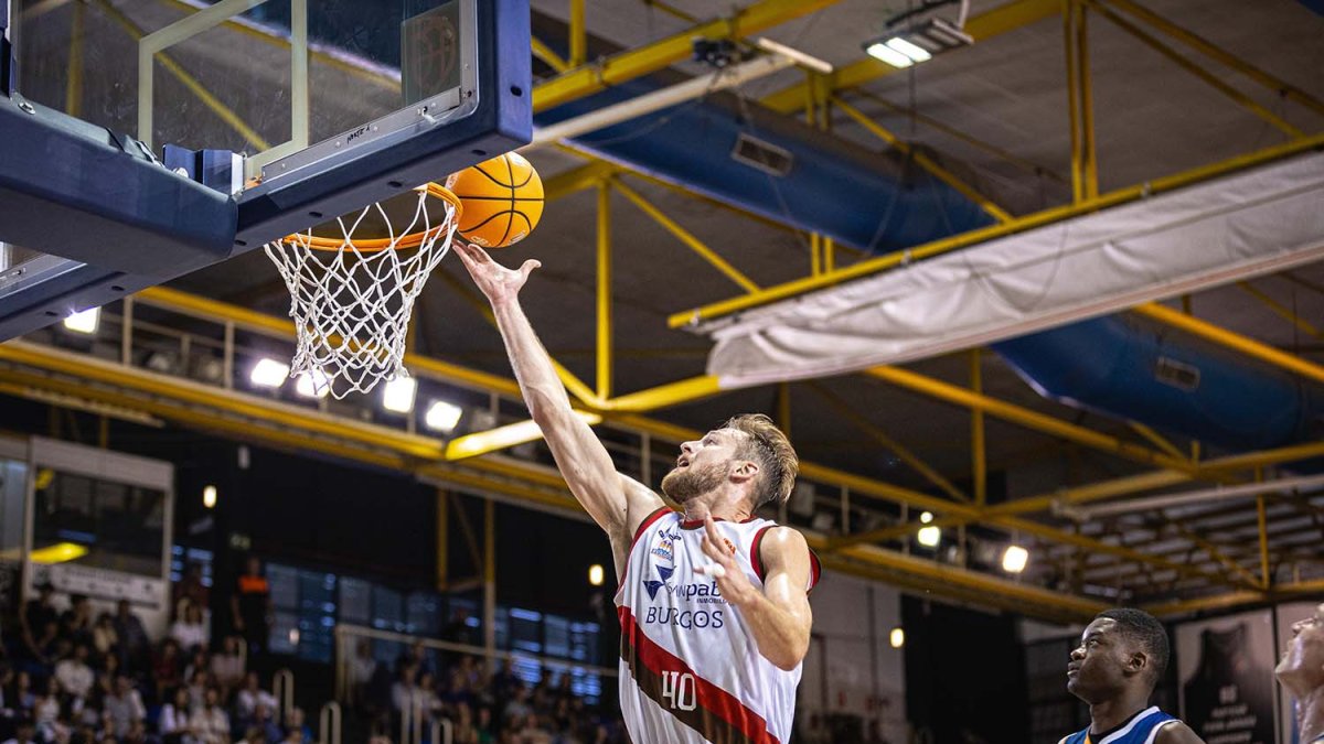 Imagen del partido entre el Fuenlabrada y el Silbö San Pablo Burgos.