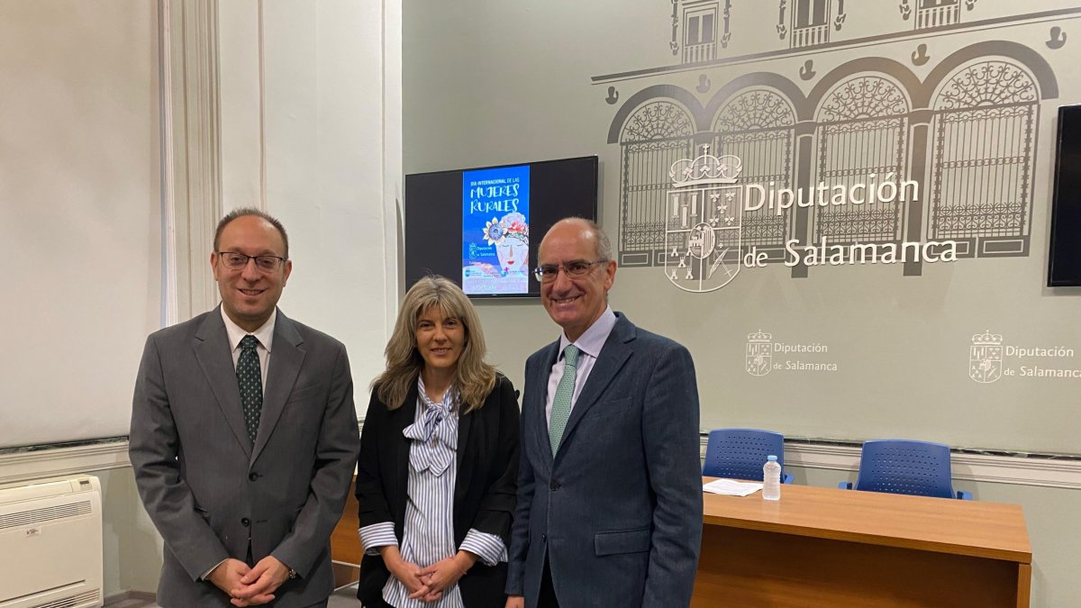 Alcalde de ciudad rodrigo, presidente de la diputación y diputada de bienestar social.