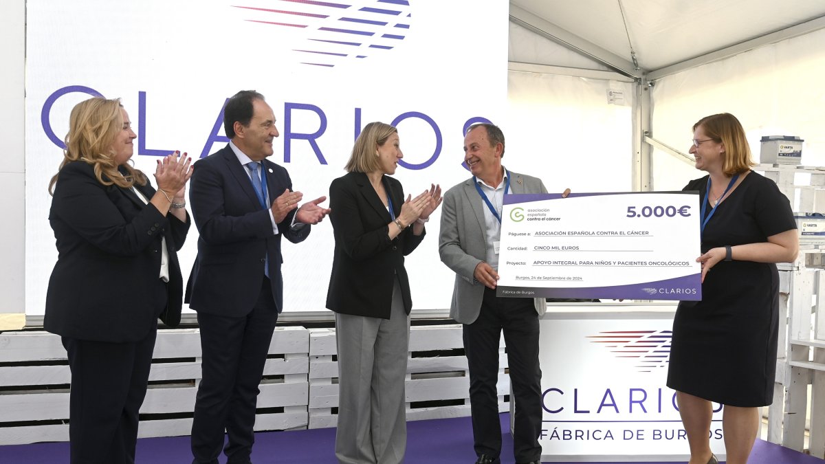 Imagen de la entrega de la donación.