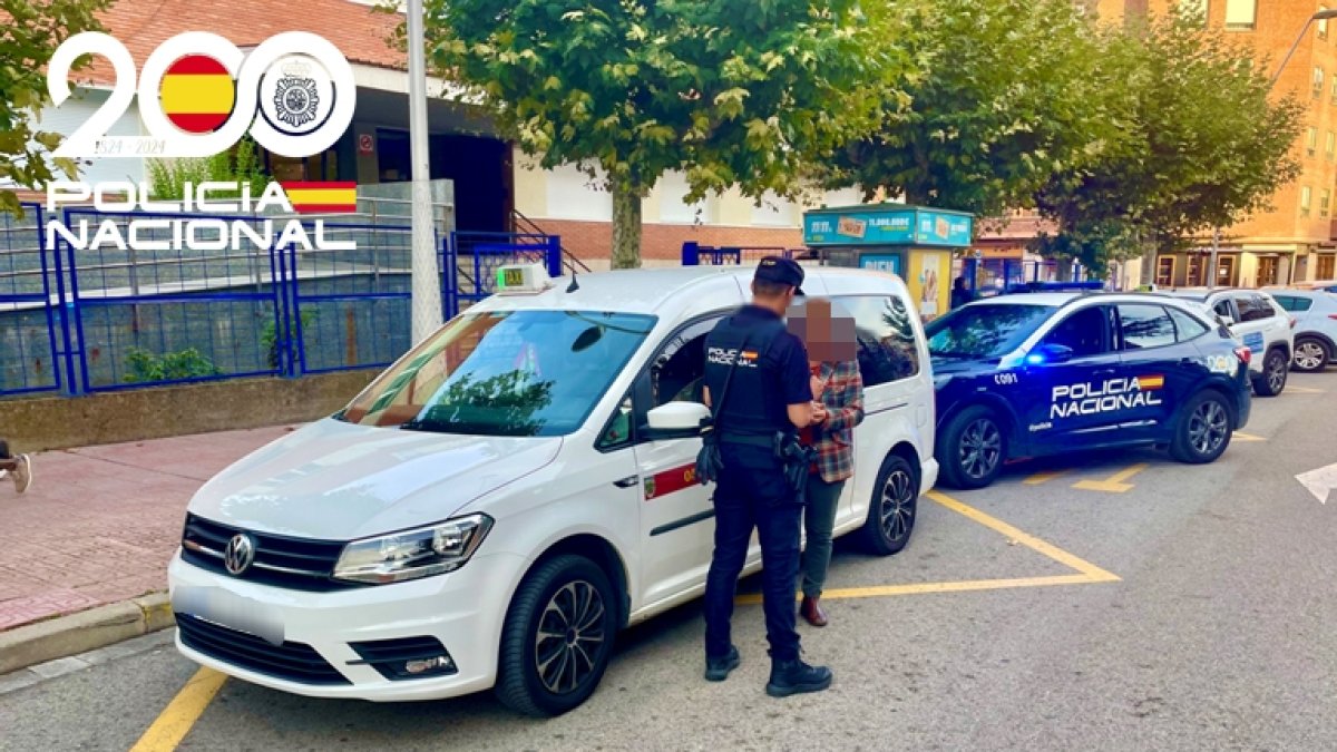 El taxista se consiguió zafar de su agresor.