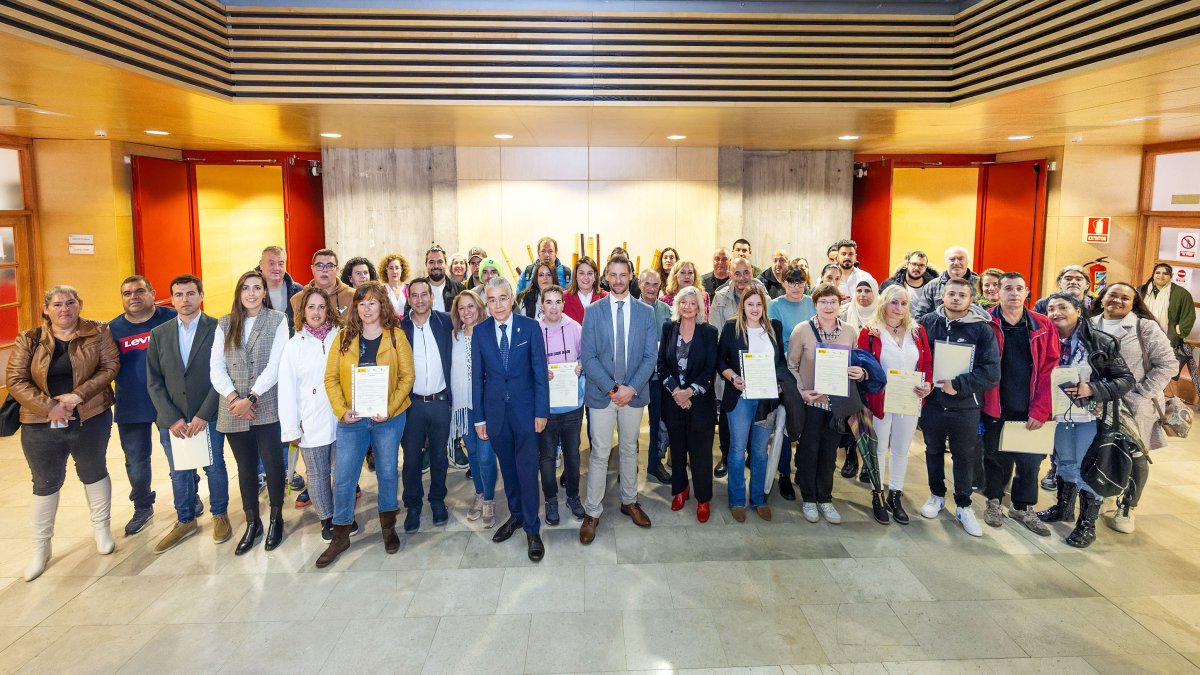 Acto de entrega de los diplomas de  9 programas mixtos de formación y empleo.