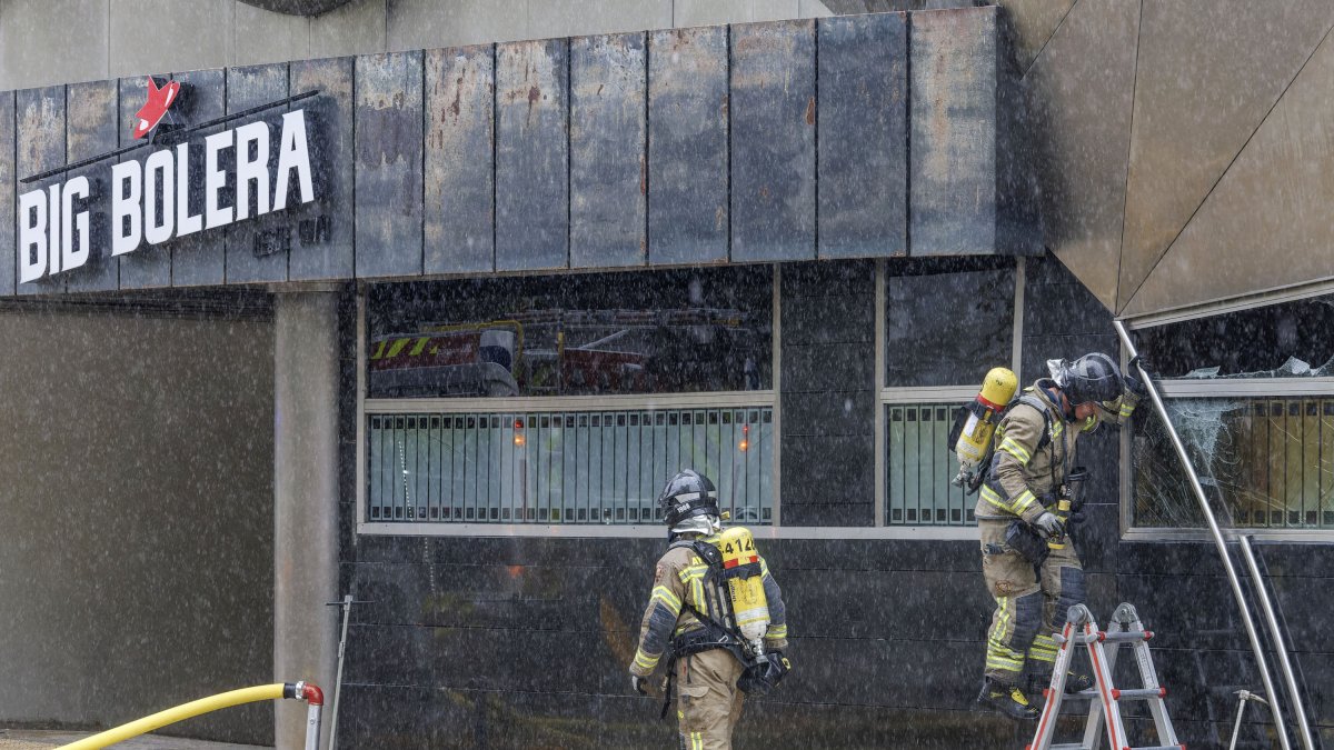 Los Bomberos intervienen en el incendio en la Big Bolera.