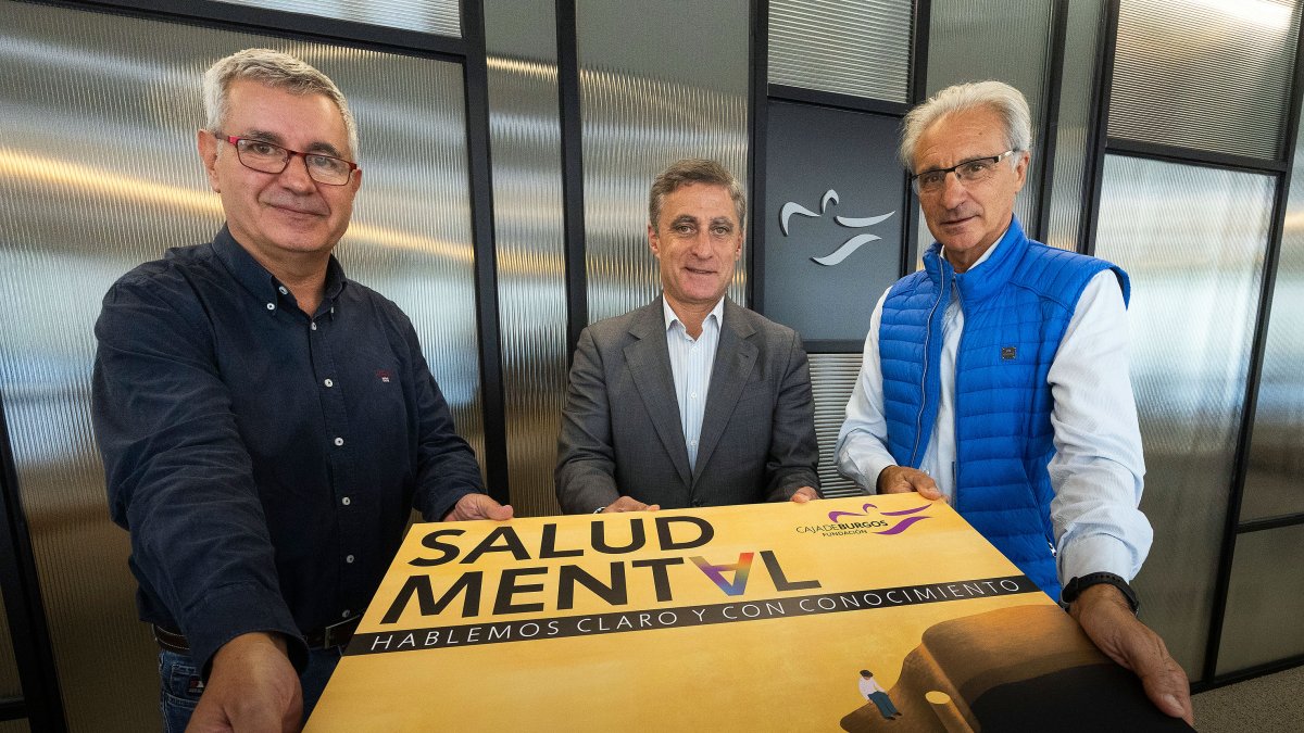 Juan García, jefe de Psiquiatría, Rafael Barbero, de Fundación Caja de Burgos, y Jesús de la Gándara, coordinador del programa.