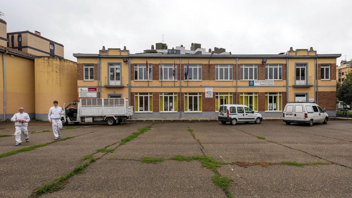 El Espacio Mayor está ubicado en la plaza de Capiscol, en las cercanías de la parroquia de El Salvador.