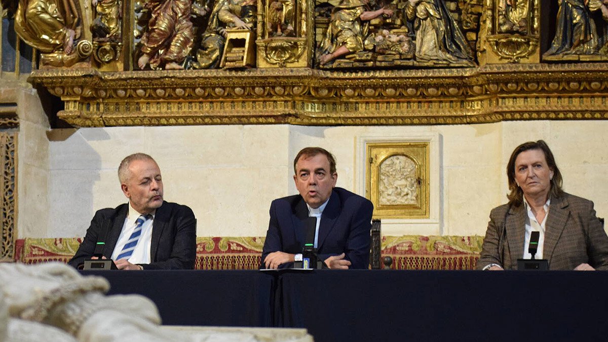René Jesús Payo, Félix Castro y Adelaida Sagarra presentaron el ciclo de conferencias.