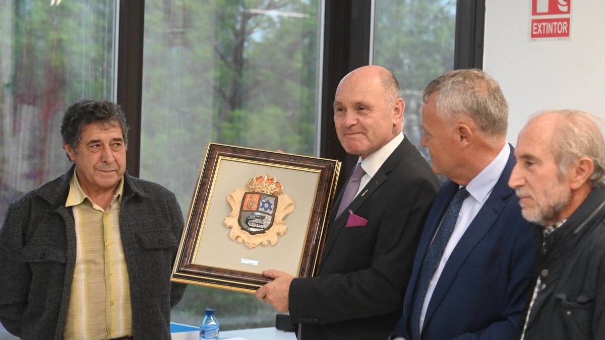 El Ayuntamiento de Castrillo Mota de Judíos concede el título de Hijo Adoptivo de la villa al presidente del Consejo Nacional de Austria, Wolfgang Sobotka