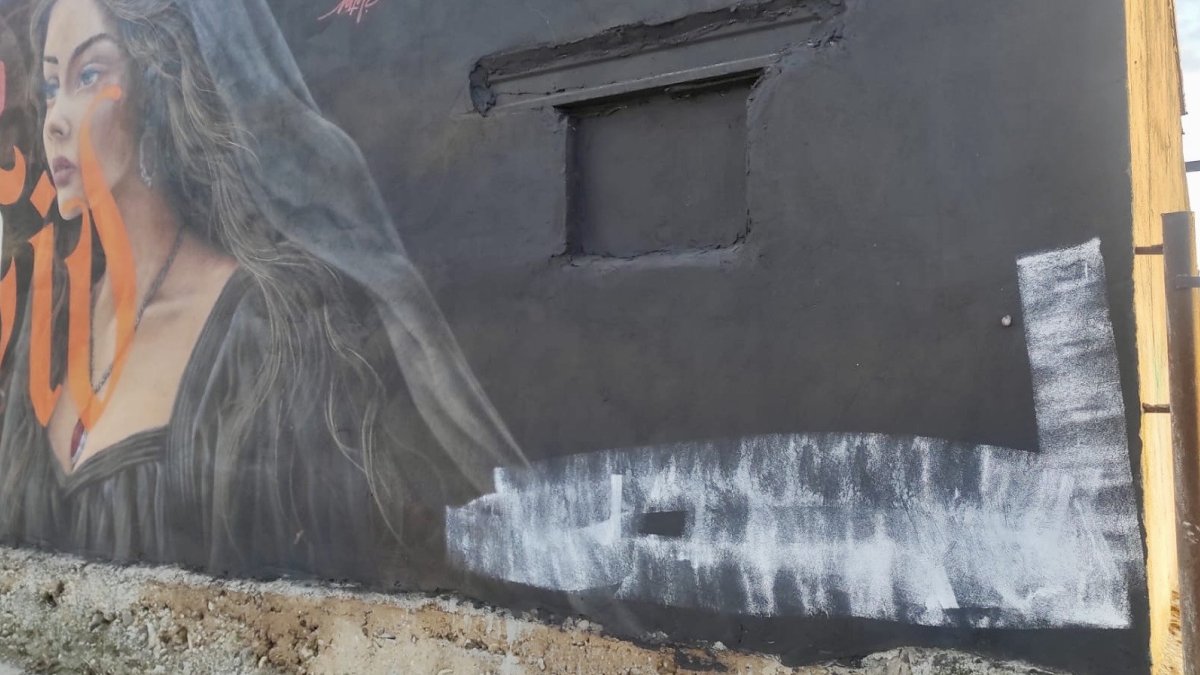 El mural de Doña Jimena vandalizado en el barrio de Cortes.
