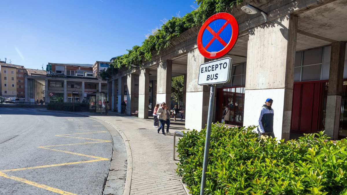 Espacio que pasará a albergar la zona secundaria de carga y descarga del mercado provisional.