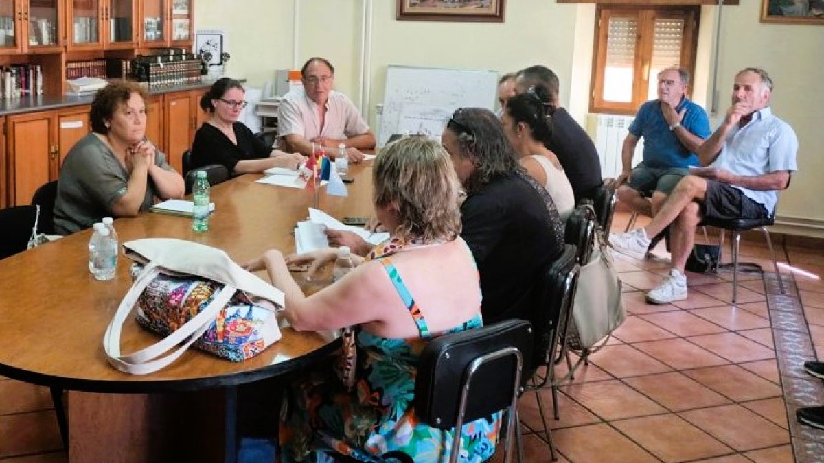 Imagen de archivo de un pleno en Castrillo de la Vega.