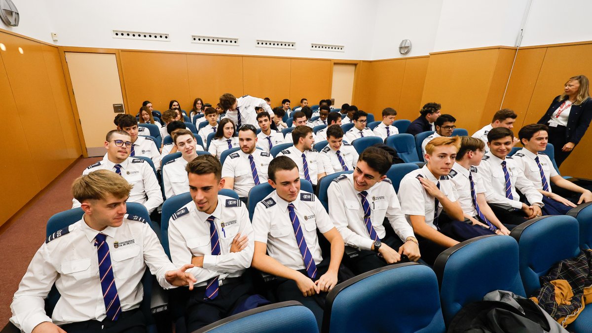 Alumnos del grado de Piloto de la UBU en la presentación del curso 2024-2025