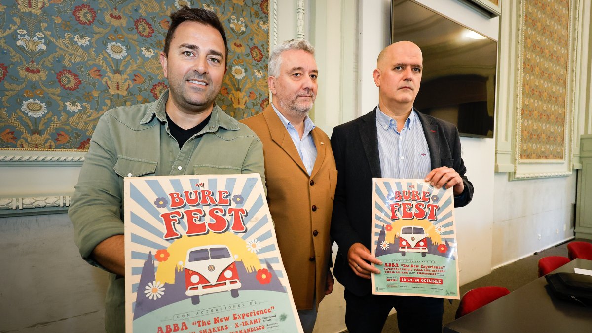 De izquierda a derecha: Gustavo Santidrián, el concejal Carlos Niño, y el presidente de los hosteleros, Enrique Seco.