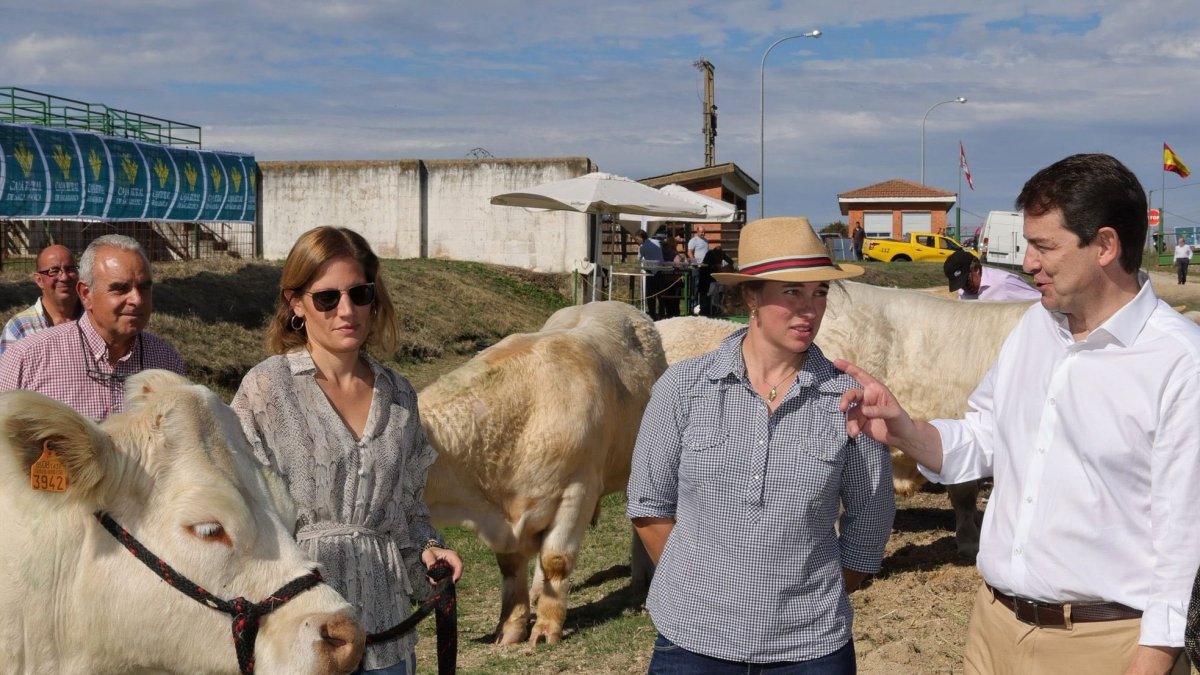 Imagen publicada por el presidente de la Junta en su cuenta en 'X' en el Día de la Mujer Rural.