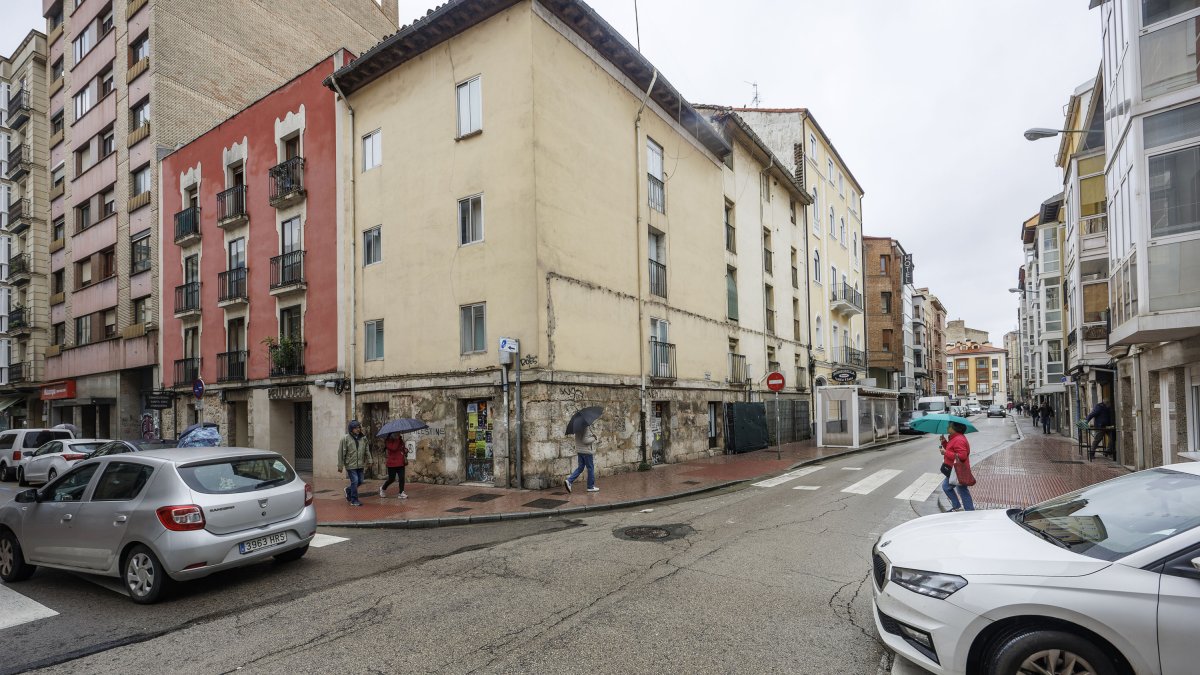 Licencias ha concedido la autorización de derribo del inmueble entre Santa Clara y Santa Cruz, en los números 14-16.