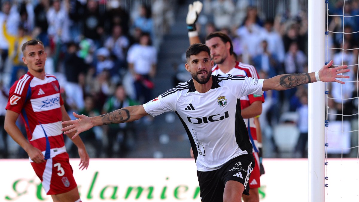 Lisandro López celebra el gol marcado al Granada.