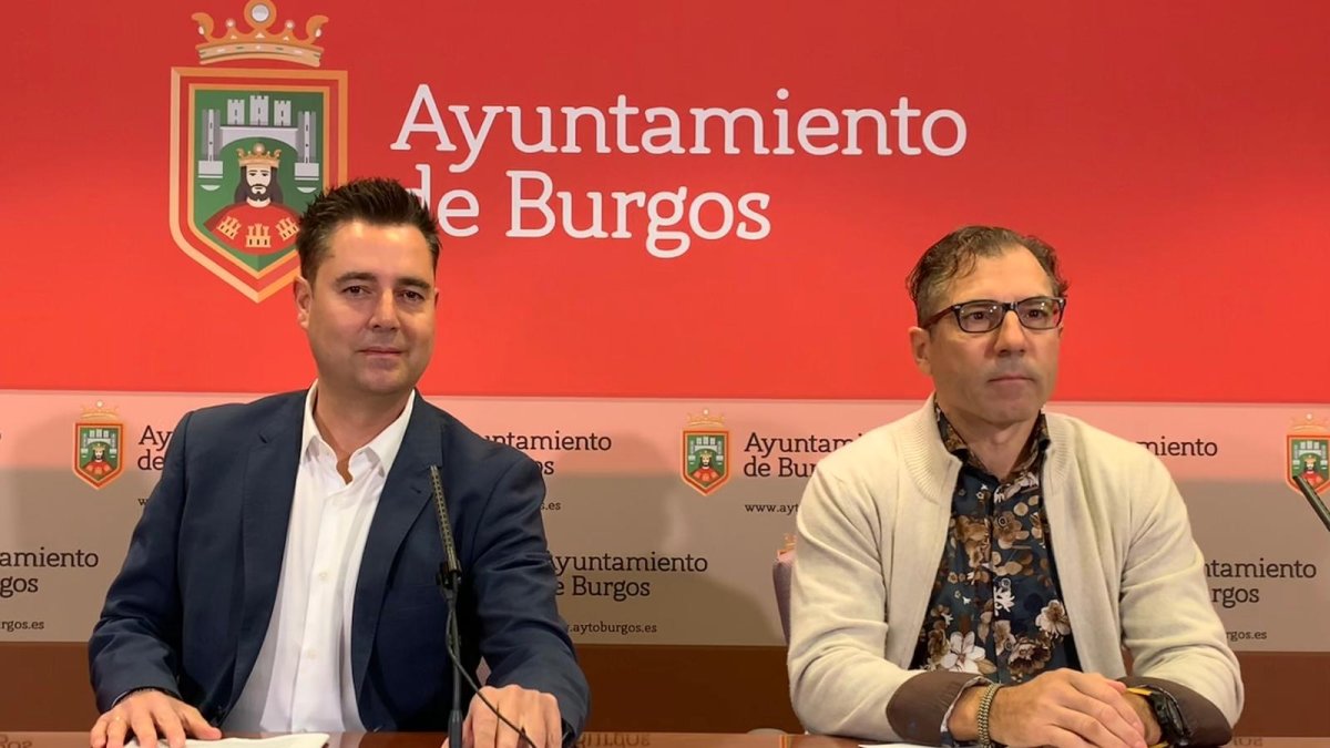 Daniel de la Rosa y Julio César Arnaiz, en rueda de prensa en el Ayuntamiento de Burgos.