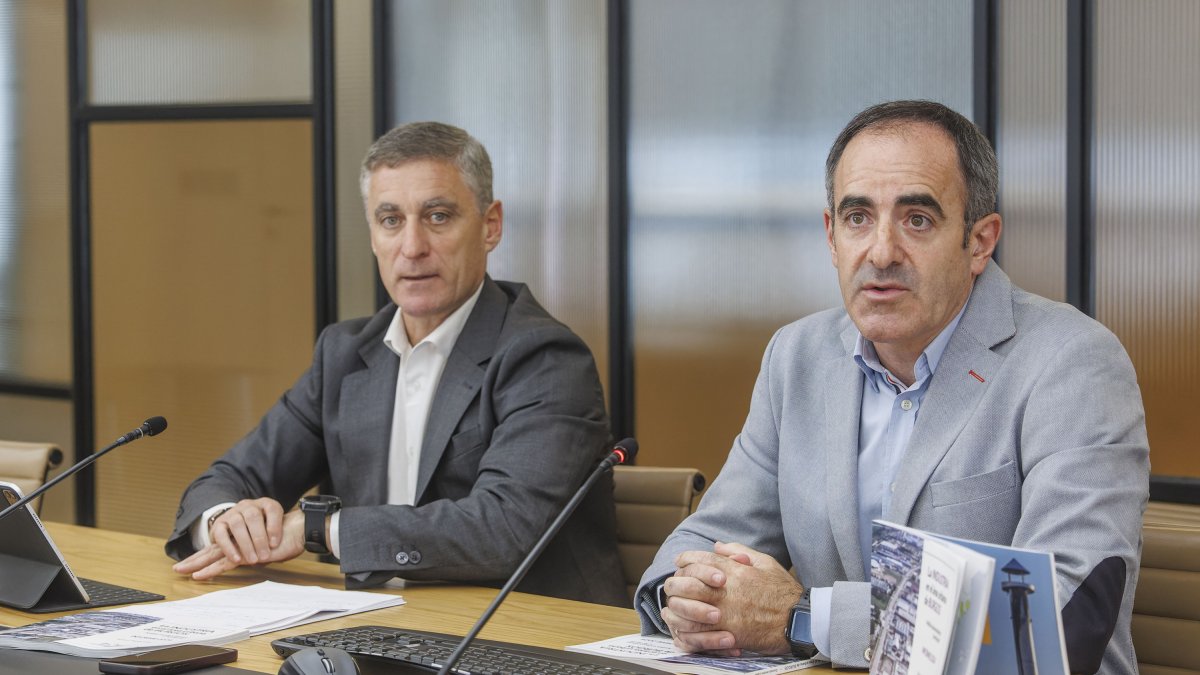 Rafael Barbero y Gonzalo Andrés durante la presentación del análisis 'La industria en el área urbana de Burgos'.