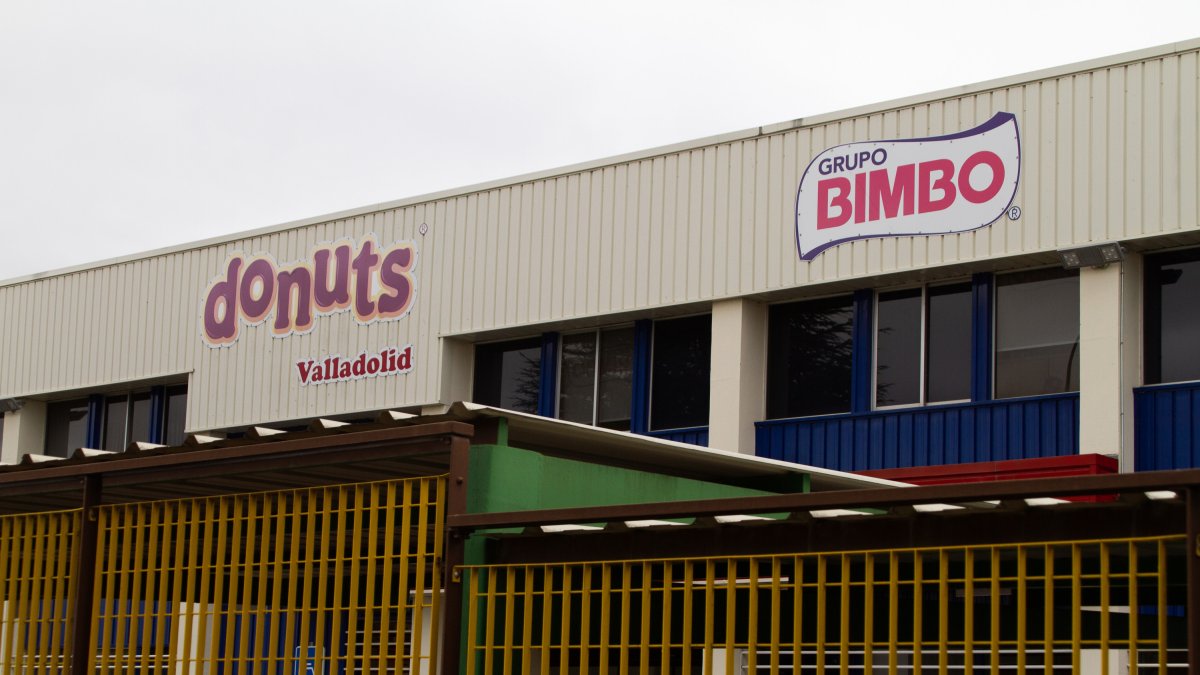 Fachada de la fábrica de Bimbo de Valladolid.