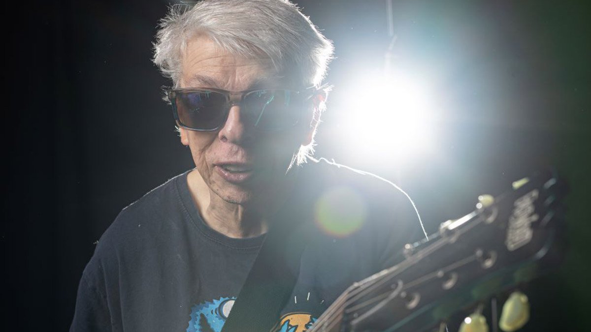 El poeta Luis Eguílaz, fotografiado para la revista Mirlo del pasado junio.