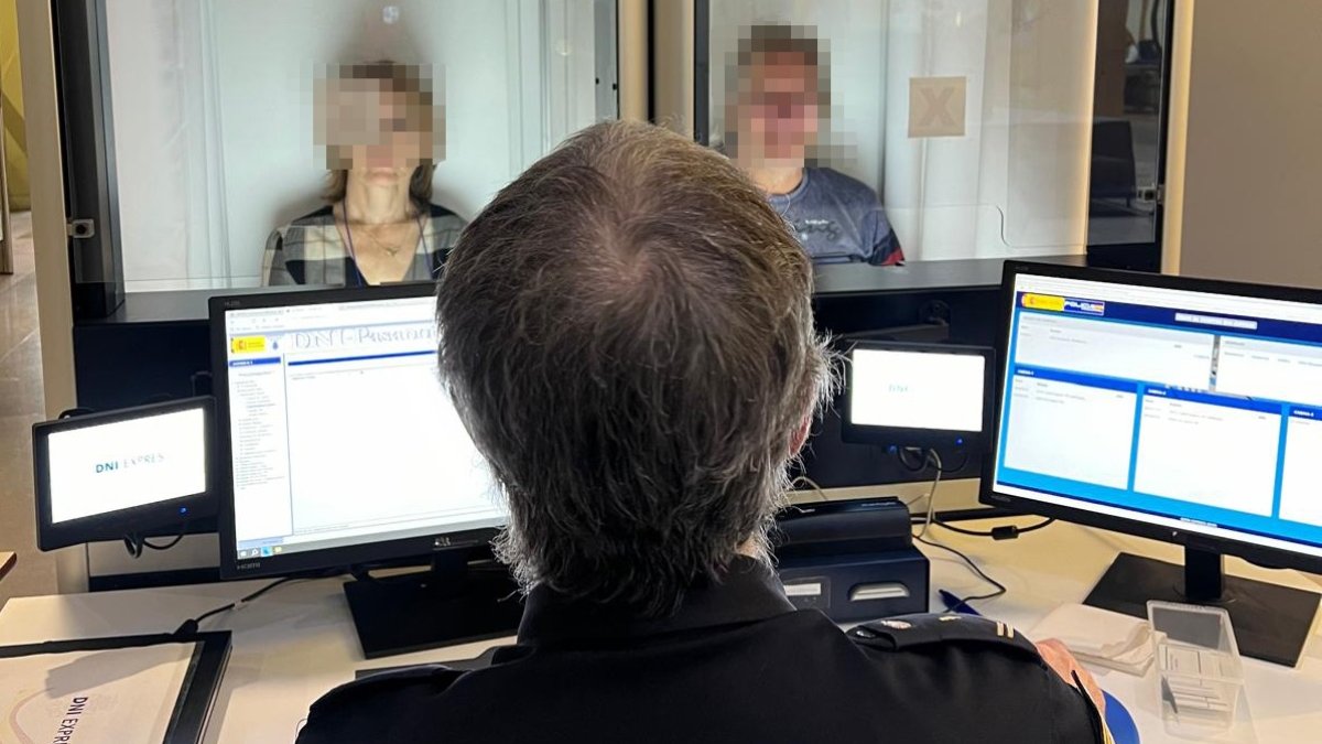 La Comisaría de Burgos ya cuenta con módulos de expedición múltiple del DNI.