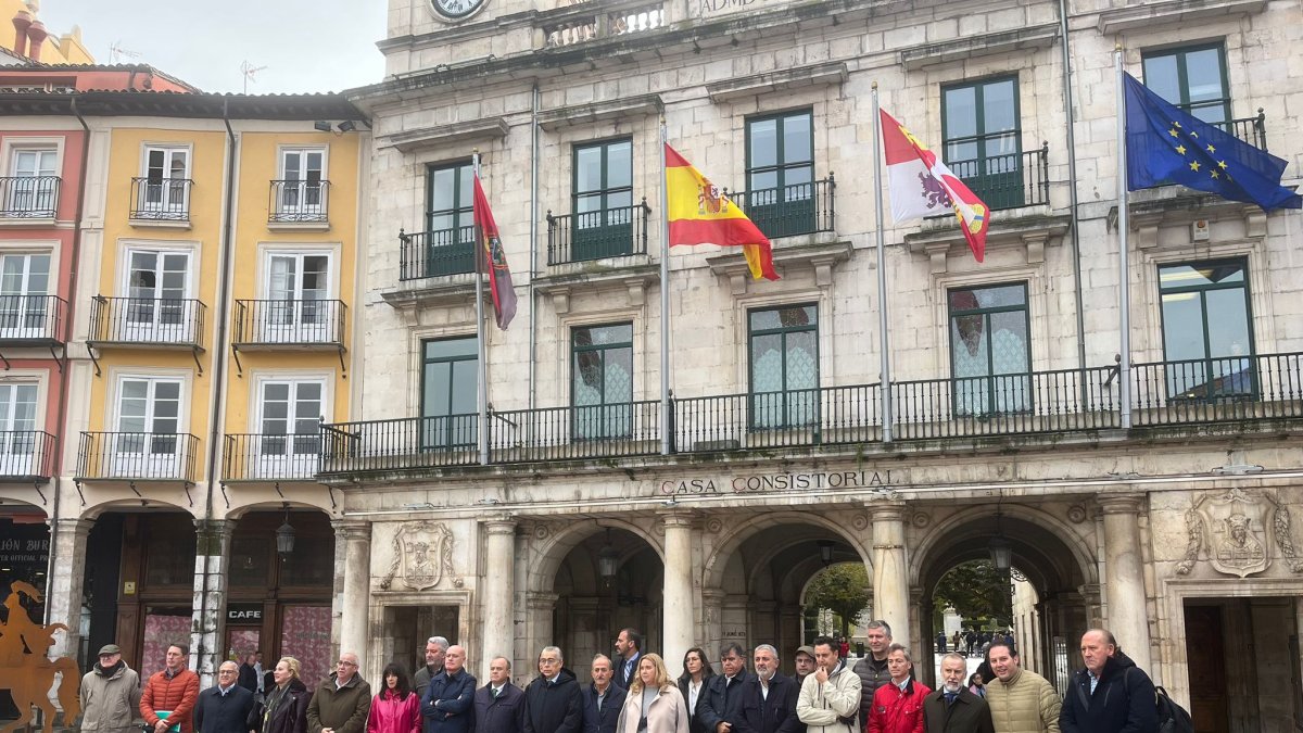 Imagen de la concentración por las víctimas de la DANA.