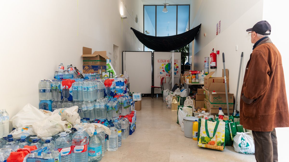 Los centros cívicos han recogido numeroso  material para los afectados.