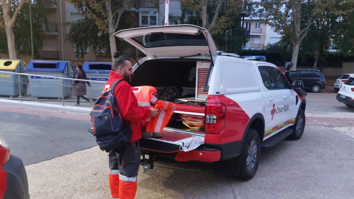 Miembros de Cruz Roja se desplazan a Valencia.