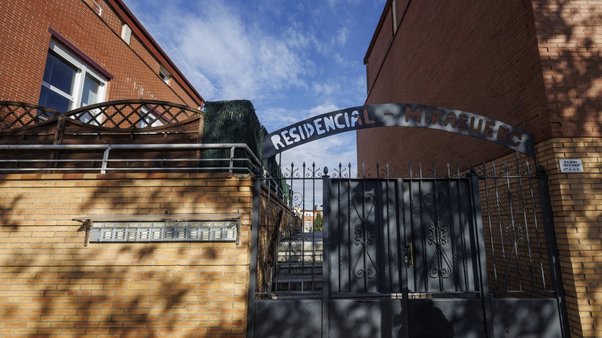 Imagen del portal del edificio de la vivienda donde se produjo la agresión mortal.