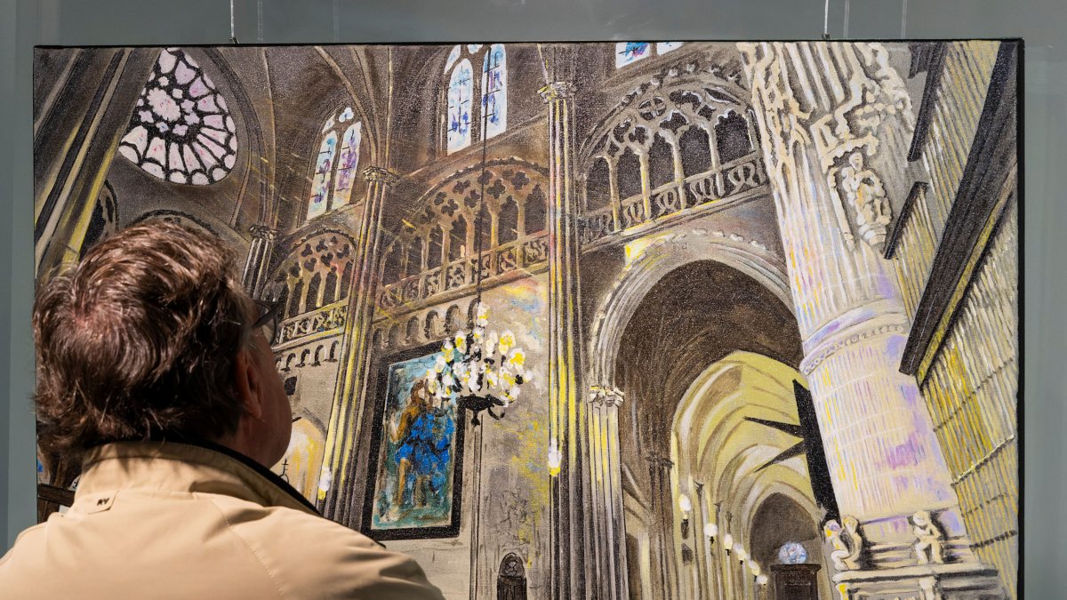 La exposición de artes plásticas realizadas por médicos se puede ver en la sala de exposiciones del Hospital Universitario de Burgos, HUBU.