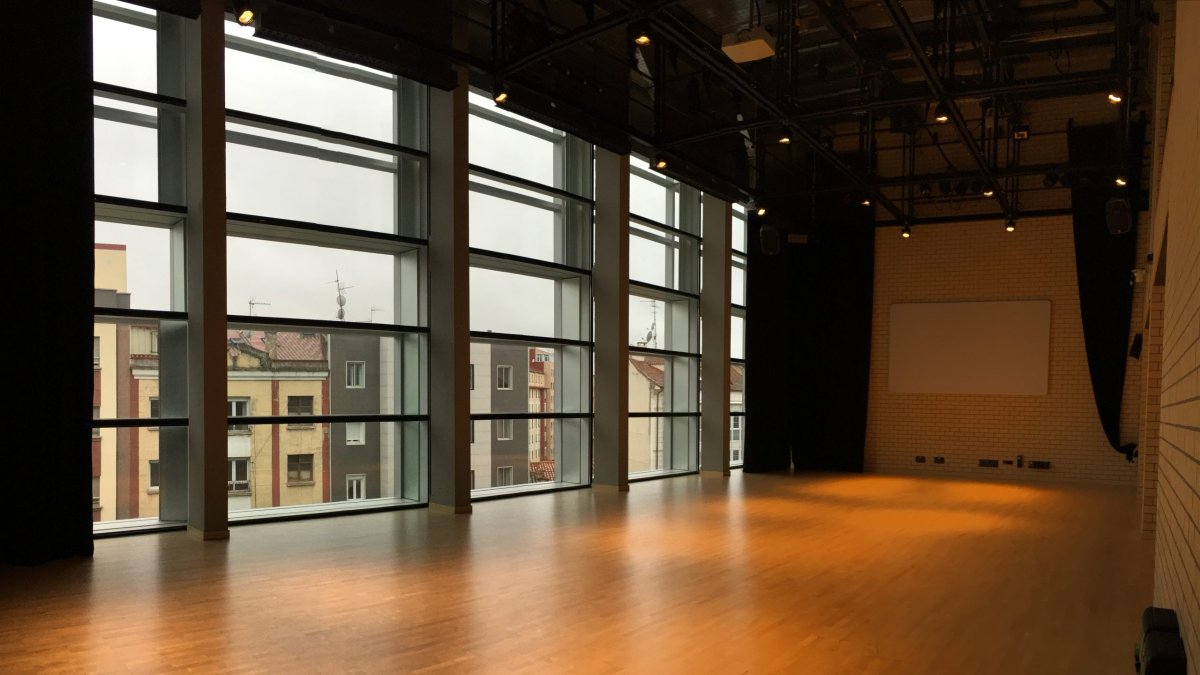 Sala de ensayos, ahora Sala Negra, donde se desarrollan todos los espectáculos del II Open Call y que las compañías tienen que pagar.