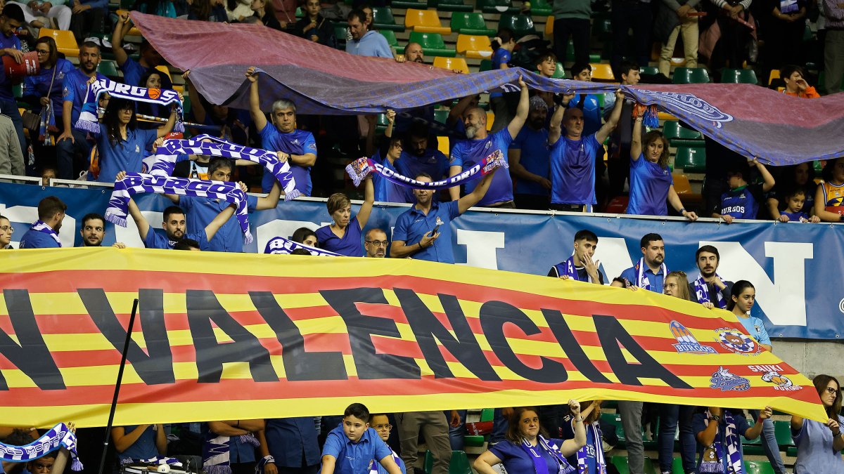 Pancarta en recuerdo de los damnificados por la DANA.