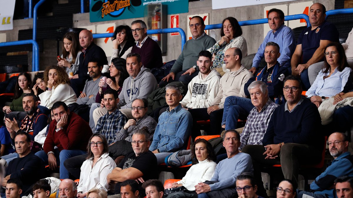 Imagen de aficionados en el partido del Tizona contra Oviedo.