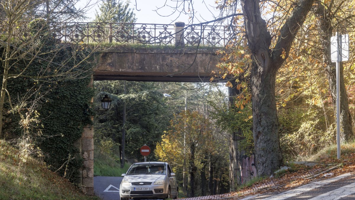 Vista del puente del Castillo y de la confluencia entre las calles Murallas y Corazas.