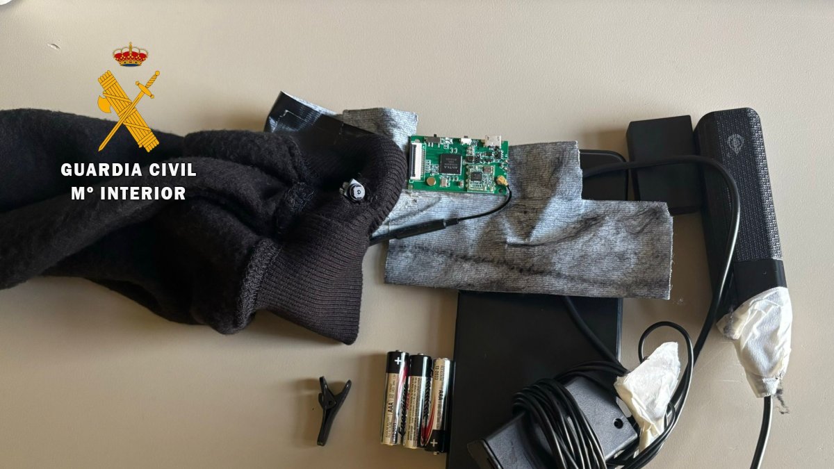 Material incautado al varón durante el examen.