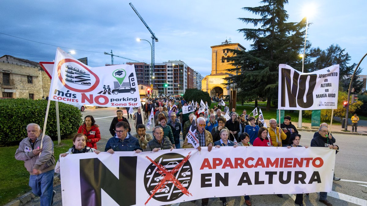 Manifestación contra los aparcamientos en altura en la zona sur y Gamonal.
