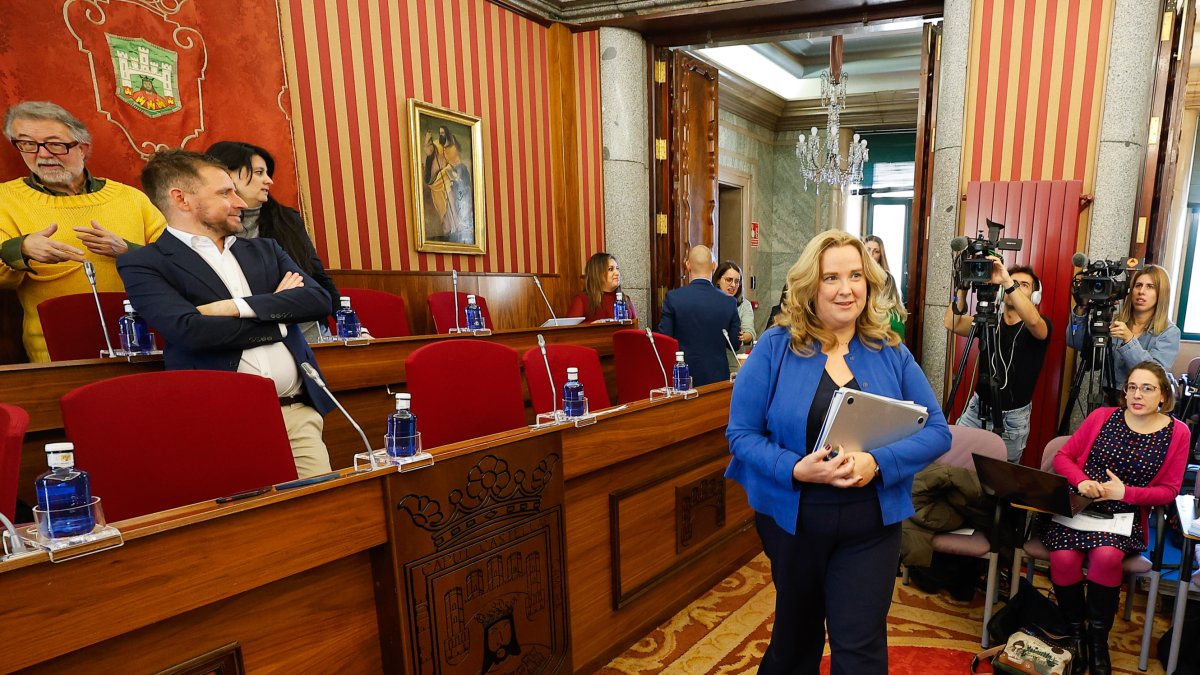 Ayala, a su llegada al pleno de presupuestos.