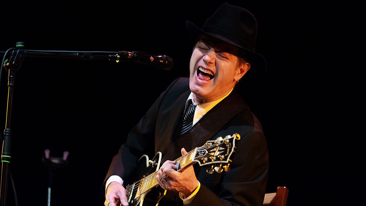 Santiago Auserón, durante el concierto celebrado en Burgos.