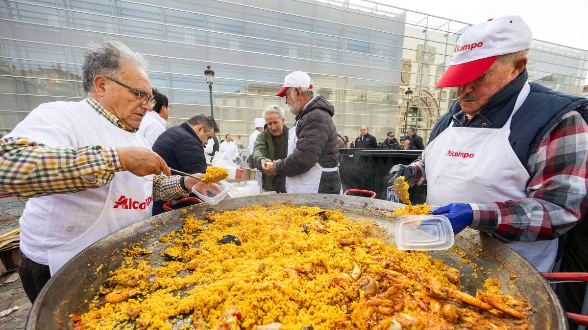 Paella solidaria promovida por Acorebu el pasado mes de noviembre por las víctimas de la DANA en Valencia