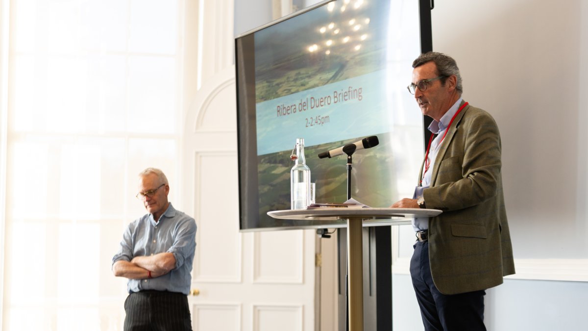 Tim Atkin estuvo trece días recorriendo la Ribera del Duero